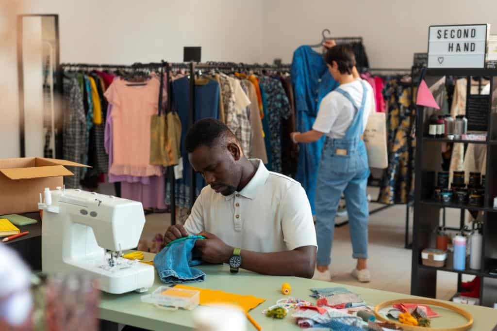 Outsourcing Clothing Manufacturing: Challenges and Solutions Strategy